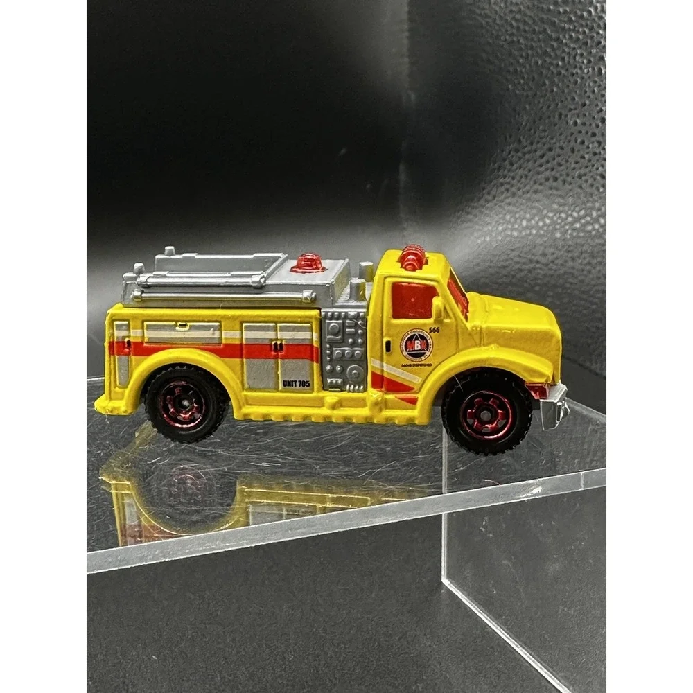 MATCHBOX HIGHWAY RESCUE FIRE TRUCK MB566 2002 Mattel Vintage Yellow Version